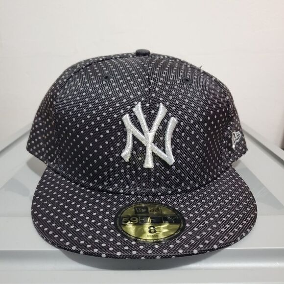 VINTAGE 2008 New Era New York Yankees Fitted Hat Sz 8 63.5cm Spotted Embroidered - Picture 1 of 11